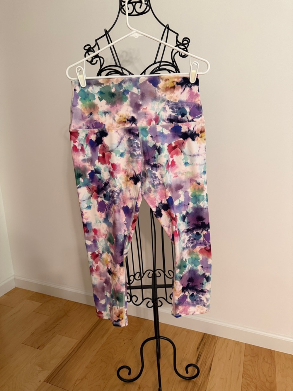 Women’s Multicolor Watercolor Print Capri Leggings